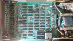 岩通 IWATSU UC-8152 UNIVERSAL COUNTER 100MHz の内部２
