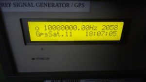 GPS周波数標準器 (SATELLITE CONTROLLED FREQUENCY STANDARD)通常表示