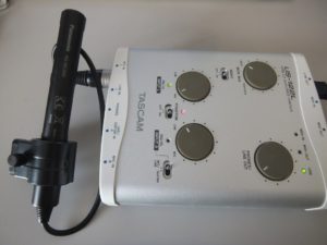 Panasonic AG-MC200　と　TASCAM US-122L